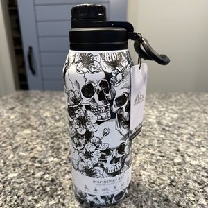 Hydrapeak skulls tumbler 32oz new